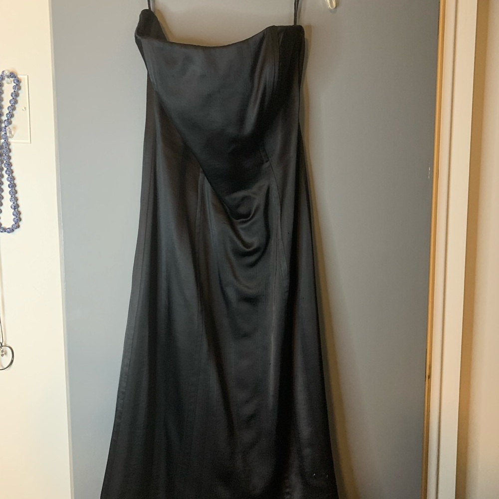 Banana republic stunning lined little black dress. Fits your silhouette nicely!